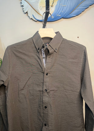 A long-sleeve button-up shirt olive-gray