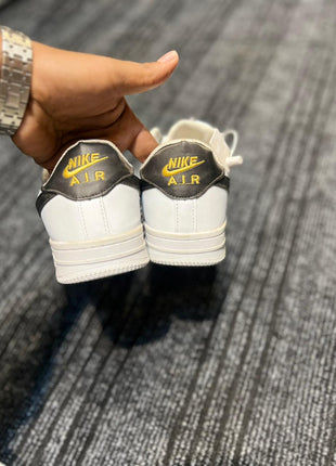 Nike Air Force 1 (Classic Premium Sneaker)