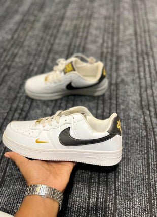 Nike Air Force 1 (Classic Premium Sneaker)