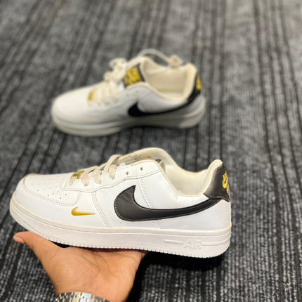Nike Air Force 1 (Classic Premium Sneaker)
